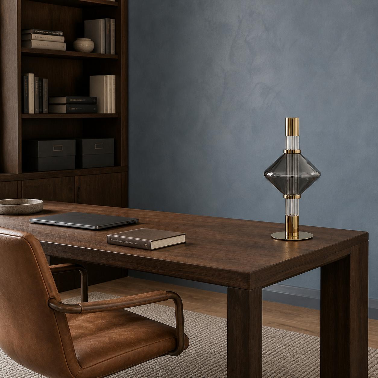 Kalevia Lámpara de mesa LED dorada con vidrio ahumado en forma de diamante — Luces apagadas, Estancia