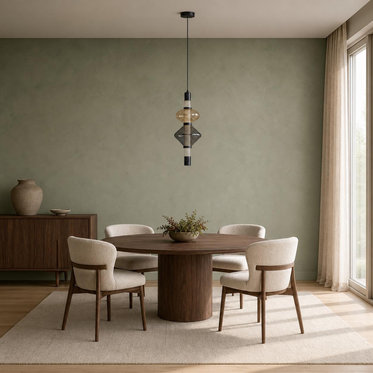 Kalevia Schwarze LED-Pendelleuchte mit honigfarbenem Ovalglas und Rauchglas in Diamantform — Licht aus, Raum