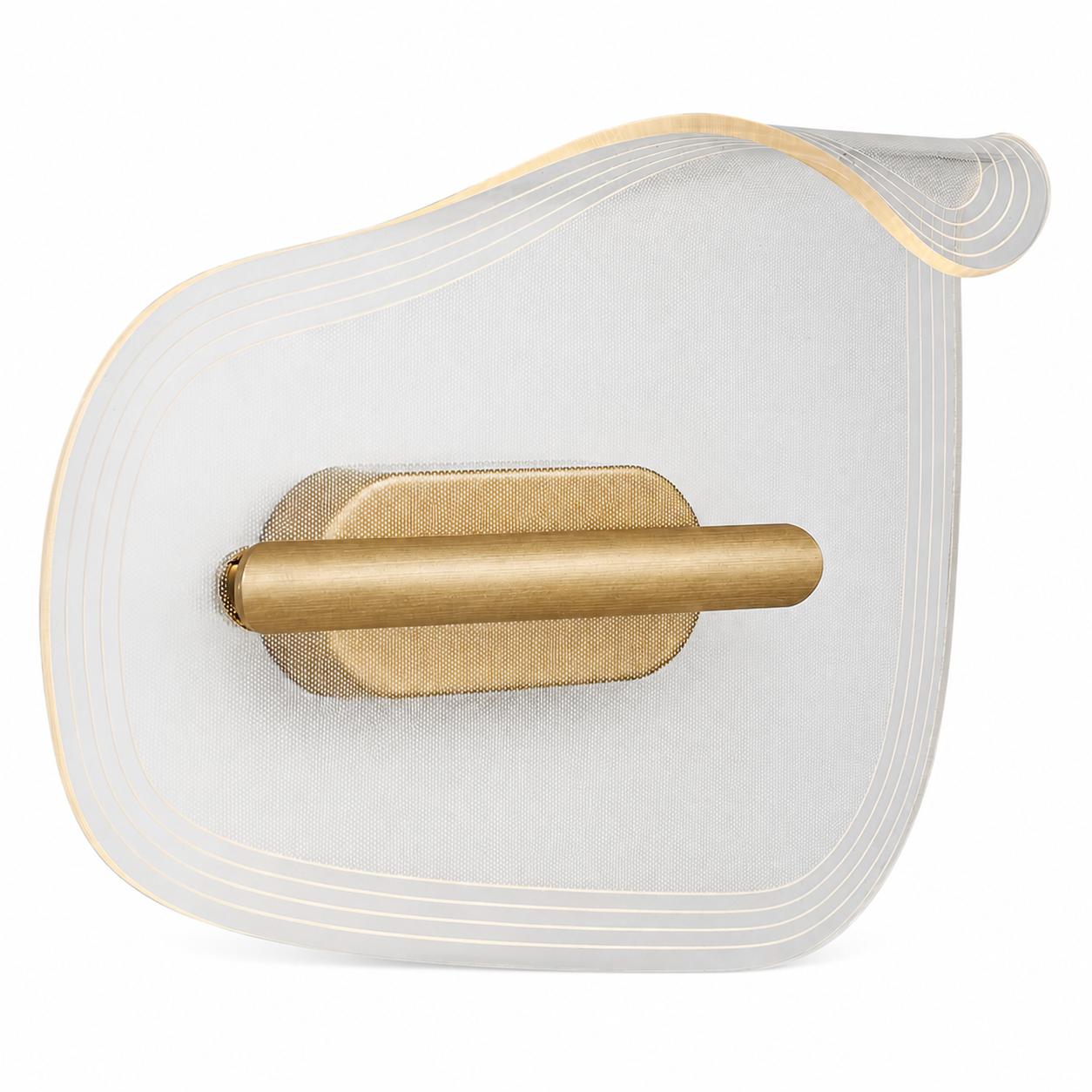 Flue Aplique LED dorado de acrílico curvado — Luces apagadas, Fondo blanco